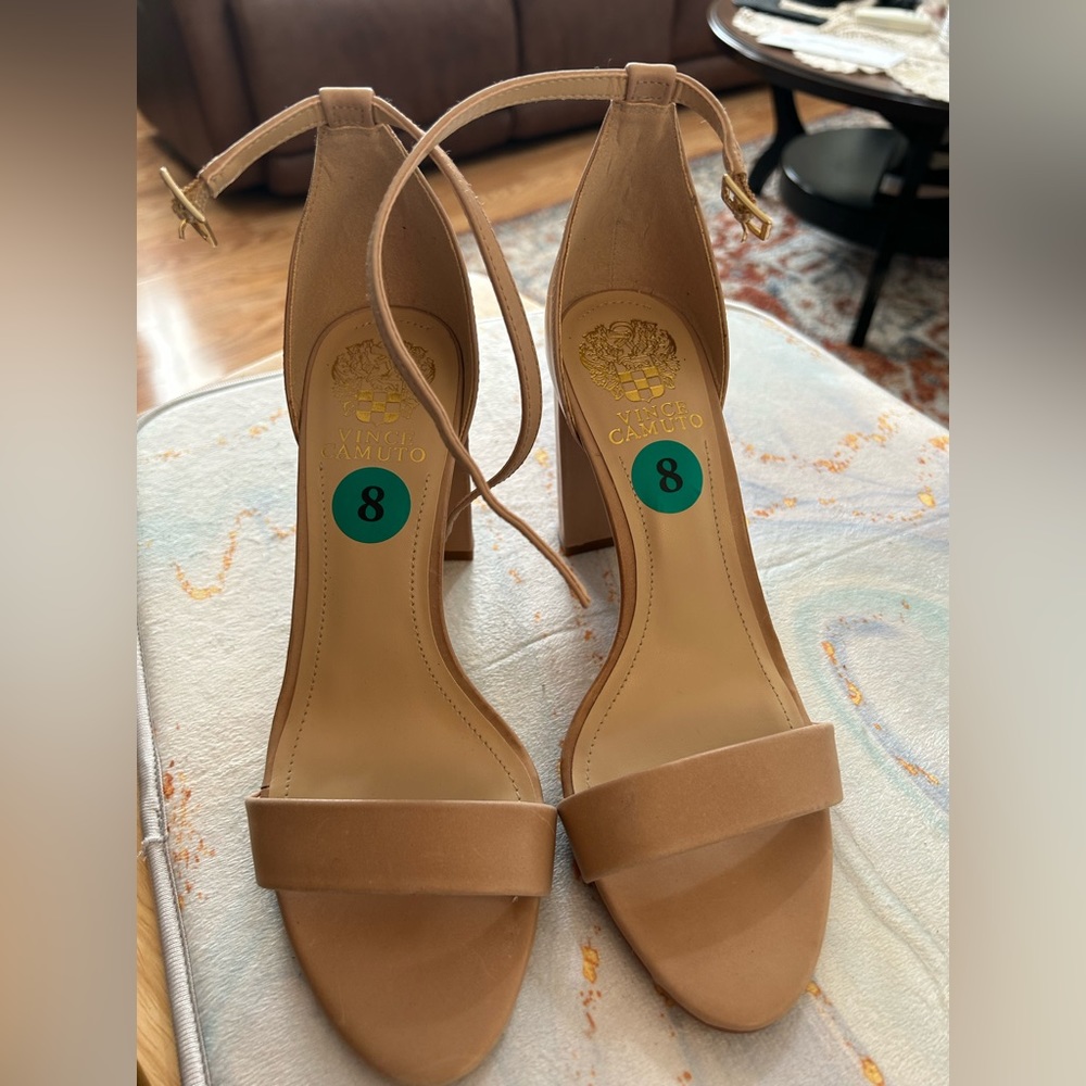 👠Vince Camuto ankle strap sandal size 8